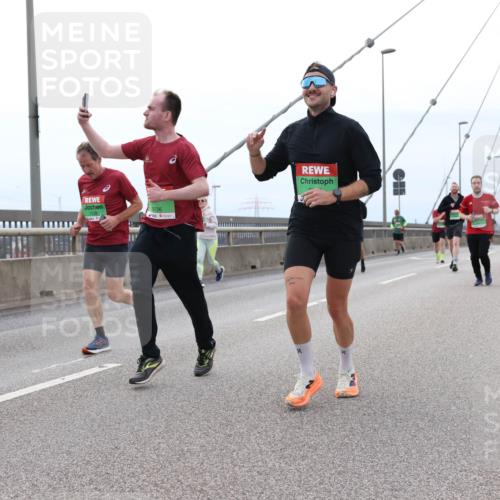 03.10.2025 - Köhlbrandbrückenlauf Lena Gebhardt http://msf.ph/oto/9201699 03.10.2025 15:46:30 Position 2 7139, 9726 meine-sportfotos.de