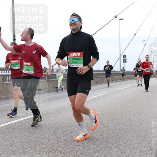 03.10.2025 - Köhlbrandbrückenlauf Lena Gebhardt http://msf.ph/oto/9201702 03.10.2025 15:46:30 Position 2 7139, 9726, 7588 meine-sportfotos.de