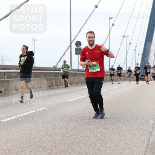 03.10.2025 - Köhlbrandbrückenlauf Lena Gebhardt http://msf.ph/oto/9201704 03.10.2025 15:46:32 Position 2 9181 meine-sportfotos.de