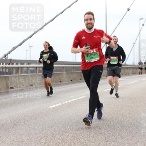 03.10.2025 - Köhlbrandbrückenlauf Lena Gebhardt http://msf.ph/oto/9201709 03.10.2025 15:46:32 Position 2 9181 meine-sportfotos.de