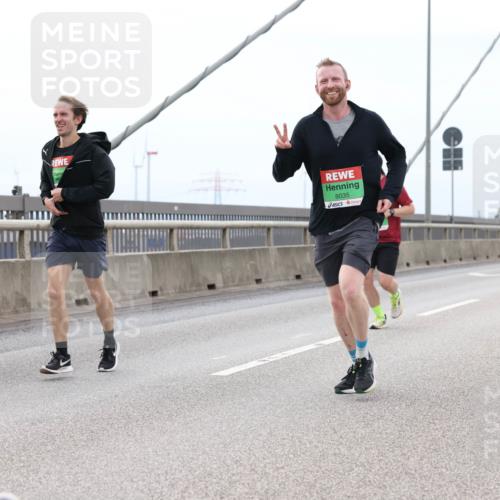 03.10.2025 - Köhlbrandbrückenlauf Lena Gebhardt http://msf.ph/oto/9201712 03.10.2025 15:46:34 Position 2 8035 meine-sportfotos.de