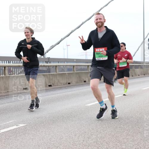 03.10.2025 - Köhlbrandbrückenlauf Lena Gebhardt http://msf.ph/oto/9201713 03.10.2025 15:46:34 Position 2 8035 meine-sportfotos.de