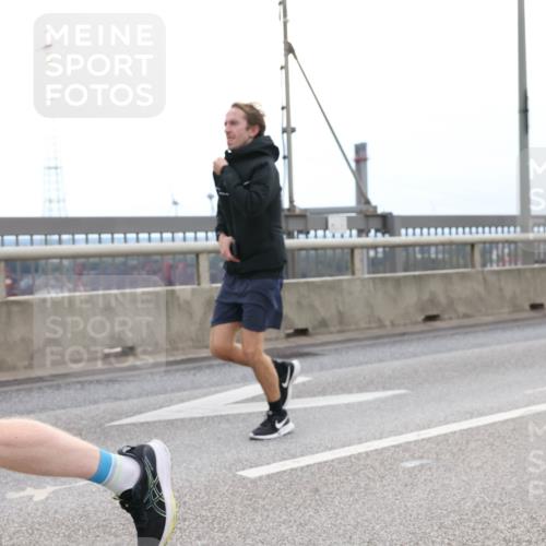 03.10.2025 - Köhlbrandbrückenlauf Lena Gebhardt http://msf.ph/oto/9201716 03.10.2025 15:46:36 Position 2  meine-sportfotos.de