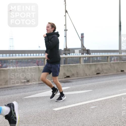 03.10.2025 - Köhlbrandbrückenlauf Lena Gebhardt http://msf.ph/oto/9201717 03.10.2025 15:46:36 Position 2  meine-sportfotos.de