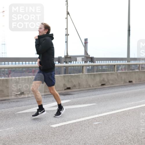 03.10.2025 - Köhlbrandbrückenlauf Lena Gebhardt http://msf.ph/oto/9201718 03.10.2025 15:46:36 Position 2  meine-sportfotos.de