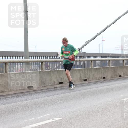 03.10.2025 - Köhlbrandbrückenlauf Lena Gebhardt http://msf.ph/oto/9201723 03.10.2025 15:46:37 Position 2 7658 meine-sportfotos.de