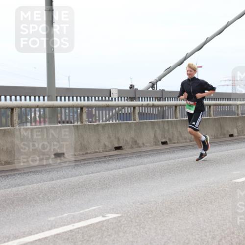 03.10.2025 - Köhlbrandbrückenlauf Lena Gebhardt http://msf.ph/oto/9201727 03.10.2025 15:46:39 Position 2  meine-sportfotos.de