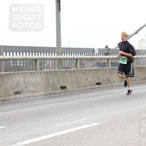 03.10.2025 - Köhlbrandbrückenlauf Lena Gebhardt http://msf.ph/oto/9201728 03.10.2025 15:46:40 Position 2 91, 7823 meine-sportfotos.de
