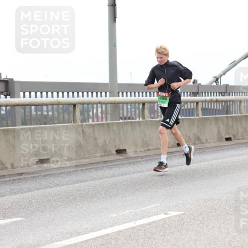 03.10.2025 - Köhlbrandbrückenlauf Lena Gebhardt http://msf.ph/oto/9201732 03.10.2025 15:46:40 Position 2 823 meine-sportfotos.de