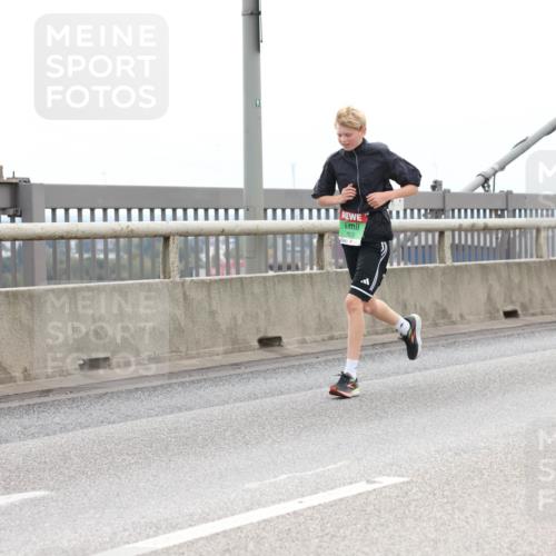 03.10.2025 - Köhlbrandbrückenlauf Lena Gebhardt http://msf.ph/oto/9201733 03.10.2025 15:46:40 Position 2 823 meine-sportfotos.de