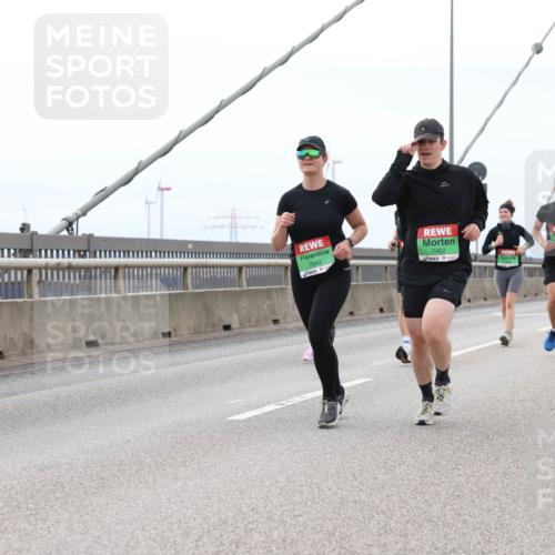03.10.2025 - Köhlbrandbrückenlauf Lena Gebhardt http://msf.ph/oto/9201736 03.10.2025 15:46:41 Position 2 7583, 7452 meine-sportfotos.de