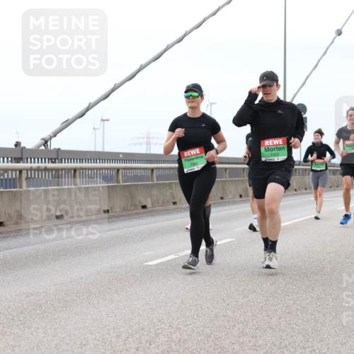 03.10.2025 - Köhlbrandbrückenlauf Lena Gebhardt http://msf.ph/oto/9201737 03.10.2025 15:46:41 Position 2 7583, 7452 meine-sportfotos.de