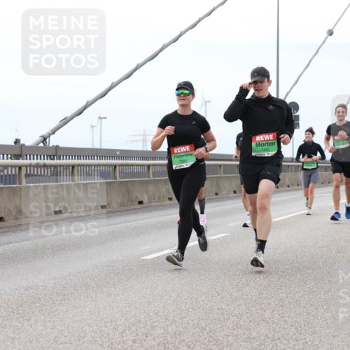 03.10.2025 - Köhlbrandbrückenlauf Lena Gebhardt http://msf.ph/oto/9201738 03.10.2025 15:46:41 Position 2 7583, 7452 meine-sportfotos.de