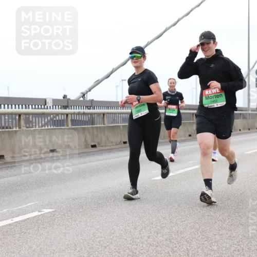 03.10.2025 - Köhlbrandbrückenlauf Lena Gebhardt http://msf.ph/oto/9201739 03.10.2025 15:46:41 Position 2 7583, 7452 meine-sportfotos.de