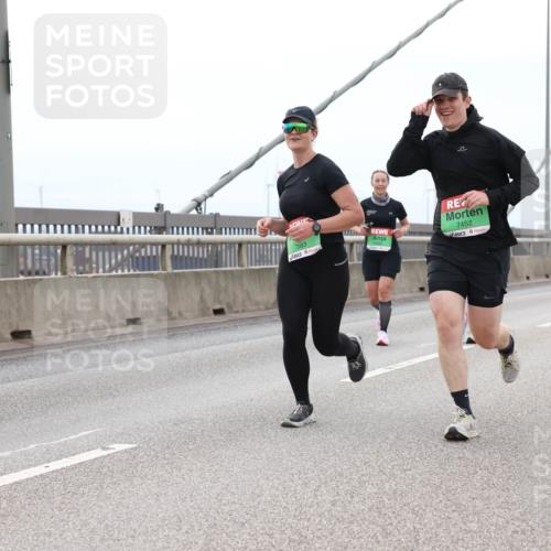03.10.2025 - Köhlbrandbrückenlauf Lena Gebhardt http://msf.ph/oto/9201740 03.10.2025 15:46:42 Position 2 7583, 7452 meine-sportfotos.de