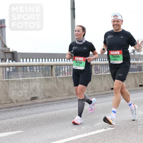 03.10.2025 - Köhlbrandbrückenlauf Lena Gebhardt http://msf.ph/oto/9201747 03.10.2025 15:46:43 Position 2 9060, 9061 meine-sportfotos.de