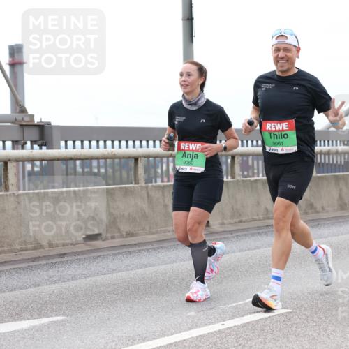 03.10.2025 - Köhlbrandbrückenlauf Lena Gebhardt http://msf.ph/oto/9201748 03.10.2025 15:46:44 Position 2 9060, 9061 meine-sportfotos.de