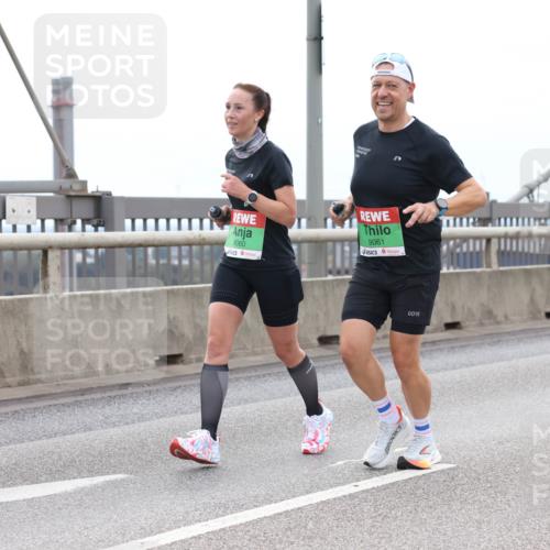 03.10.2025 - Köhlbrandbrückenlauf Lena Gebhardt http://msf.ph/oto/9201749 03.10.2025 15:46:44 Position 2 9060, 9061 meine-sportfotos.de