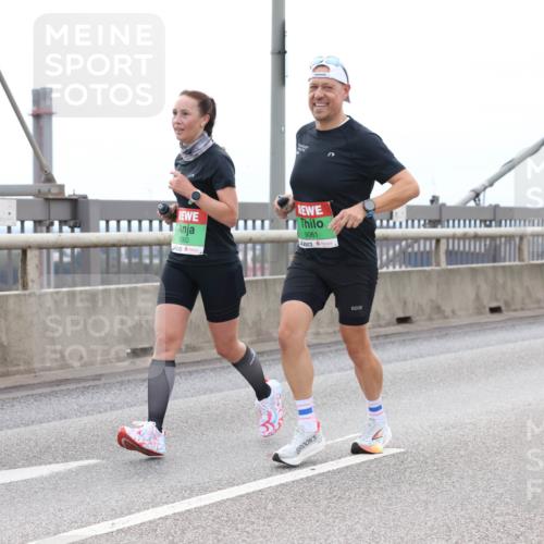 03.10.2025 - Köhlbrandbrückenlauf Lena Gebhardt http://msf.ph/oto/9201750 03.10.2025 15:46:44 Position 2 9060, 9061, 901 meine-sportfotos.de