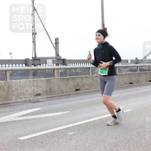 03.10.2025 - Köhlbrandbrückenlauf Lena Gebhardt http://msf.ph/oto/9201757 03.10.2025 15:46:45 Position 2 7834 meine-sportfotos.de