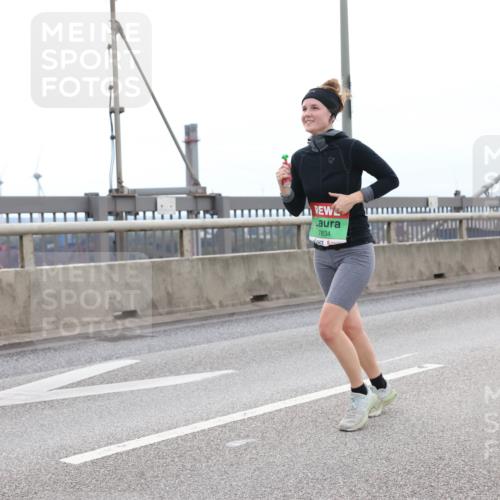 03.10.2025 - Köhlbrandbrückenlauf Lena Gebhardt http://msf.ph/oto/9201758 03.10.2025 15:46:46 Position 2 7834 meine-sportfotos.de