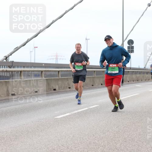 03.10.2025 - Köhlbrandbrückenlauf Lena Gebhardt http://msf.ph/oto/9201763 03.10.2025 15:46:48 Position 2 7515, 8817 meine-sportfotos.de