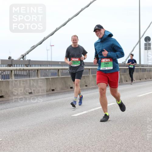 03.10.2025 - Köhlbrandbrückenlauf Lena Gebhardt http://msf.ph/oto/9201764 03.10.2025 15:46:49 Position 2 8817 meine-sportfotos.de