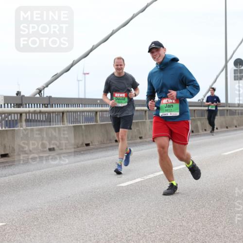 03.10.2025 - Köhlbrandbrückenlauf Lena Gebhardt http://msf.ph/oto/9201765 03.10.2025 15:46:49 Position 2 7515, 8817 meine-sportfotos.de