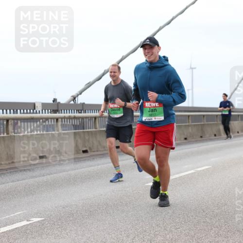 03.10.2025 - Köhlbrandbrückenlauf Lena Gebhardt http://msf.ph/oto/9201766 03.10.2025 15:46:49 Position 2 7515, 8817 meine-sportfotos.de