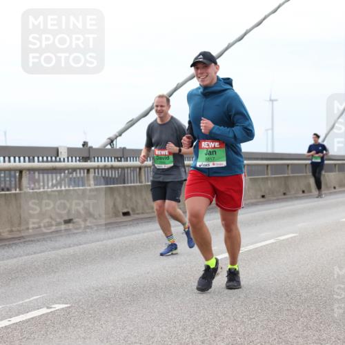 03.10.2025 - Köhlbrandbrückenlauf Lena Gebhardt http://msf.ph/oto/9201767 03.10.2025 15:46:49 Position 2 7515, 8817 meine-sportfotos.de