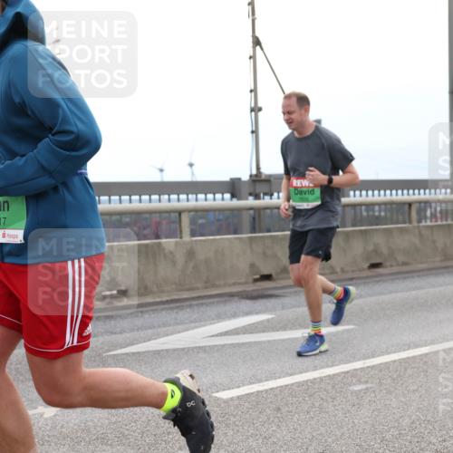 03.10.2025 - Köhlbrandbrückenlauf Lena Gebhardt http://msf.ph/oto/9201768 03.10.2025 15:46:51 Position 2 817 meine-sportfotos.de