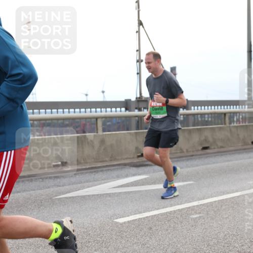 03.10.2025 - Köhlbrandbrückenlauf Lena Gebhardt http://msf.ph/oto/9201769 03.10.2025 15:46:51 Position 2 817, 7515 meine-sportfotos.de