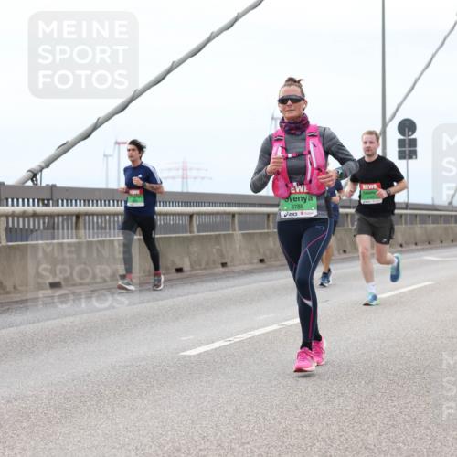 03.10.2025 - Köhlbrandbrückenlauf Lena Gebhardt http://msf.ph/oto/9201773 03.10.2025 15:46:53 Position 2 8788 meine-sportfotos.de