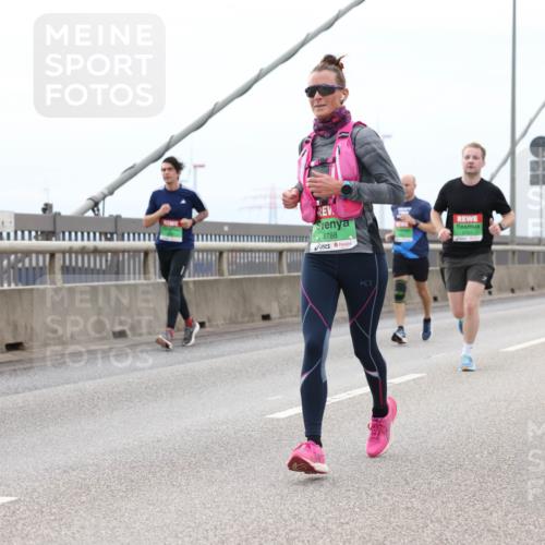 03.10.2025 - Köhlbrandbrückenlauf Lena Gebhardt http://msf.ph/oto/9201775 03.10.2025 15:46:53 Position 2 8788, 8763 meine-sportfotos.de