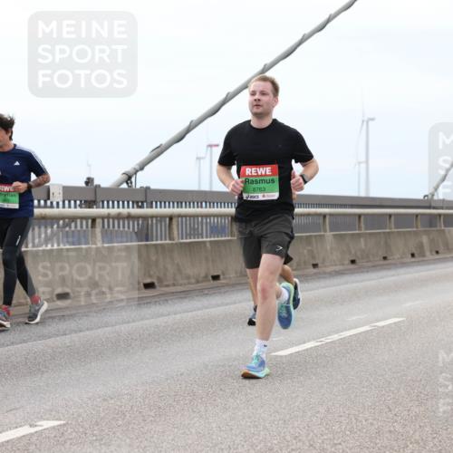 03.10.2025 - Köhlbrandbrückenlauf Lena Gebhardt http://msf.ph/oto/9201778 03.10.2025 15:46:54 Position 2 8763 meine-sportfotos.de