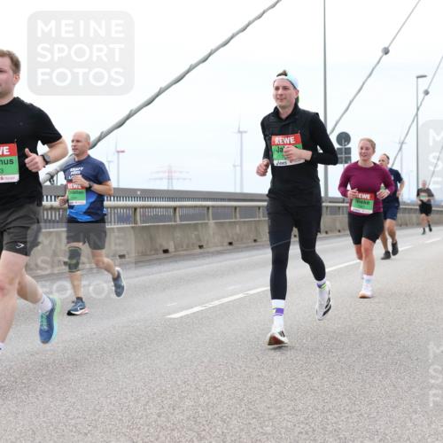 03.10.2025 - Köhlbrandbrückenlauf Lena Gebhardt http://msf.ph/oto/9201781 03.10.2025 15:46:55 Position 2 8763, 7961 meine-sportfotos.de