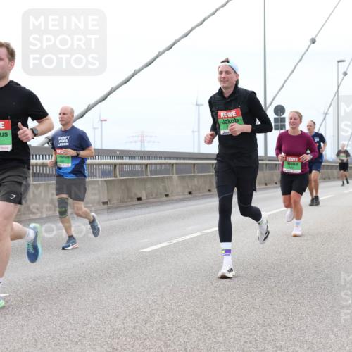 03.10.2025 - Köhlbrandbrückenlauf Lena Gebhardt http://msf.ph/oto/9201782 03.10.2025 15:46:55 Position 2 8763, 151 meine-sportfotos.de