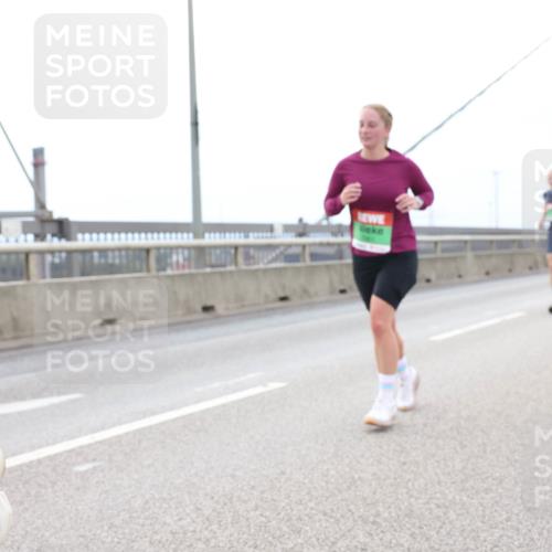 03.10.2025 - Köhlbrandbrückenlauf Lena Gebhardt http://msf.ph/oto/9201788 03.10.2025 15:46:57 Position 2  meine-sportfotos.de