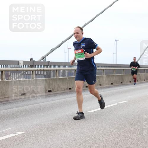 03.10.2025 - Köhlbrandbrückenlauf Lena Gebhardt http://msf.ph/oto/9201792 03.10.2025 15:46:58 Position 2 7594 meine-sportfotos.de