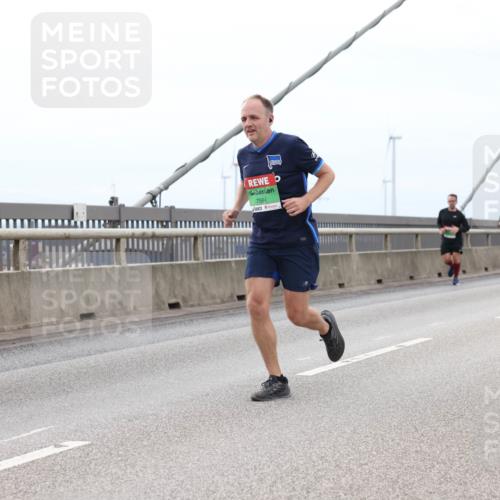 03.10.2025 - Köhlbrandbrückenlauf Lena Gebhardt http://msf.ph/oto/9201793 03.10.2025 15:46:59 Position 2 7594 meine-sportfotos.de