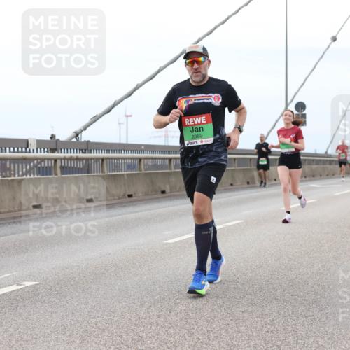 03.10.2025 - Köhlbrandbrückenlauf Lena Gebhardt http://msf.ph/oto/9201799 03.10.2025 15:47:00 Position 2 8989 meine-sportfotos.de