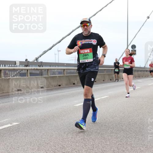 03.10.2025 - Köhlbrandbrückenlauf Lena Gebhardt http://msf.ph/oto/9201800 03.10.2025 15:47:00 Position 2 8989 meine-sportfotos.de