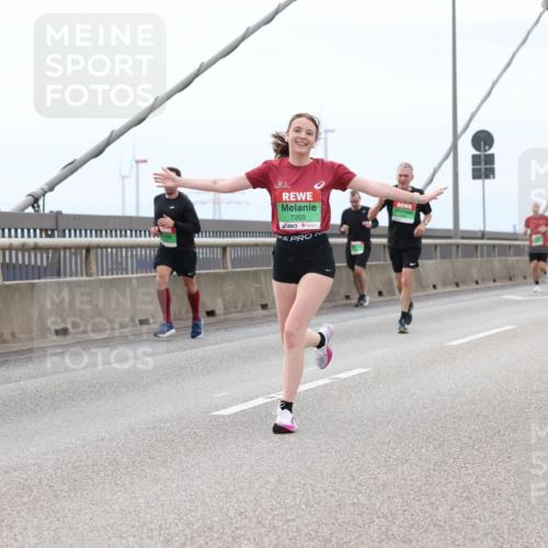 03.10.2025 - Köhlbrandbrückenlauf Lena Gebhardt http://msf.ph/oto/9201801 03.10.2025 15:47:02 Position 2 7203 meine-sportfotos.de