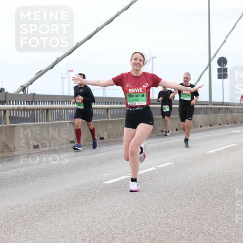 03.10.2025 - Köhlbrandbrückenlauf Lena Gebhardt http://msf.ph/oto/9201802 03.10.2025 15:47:02 Position 2 7203 meine-sportfotos.de
