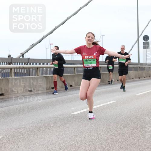 03.10.2025 - Köhlbrandbrückenlauf Lena Gebhardt http://msf.ph/oto/9201803 03.10.2025 15:47:02 Position 2 7203 meine-sportfotos.de