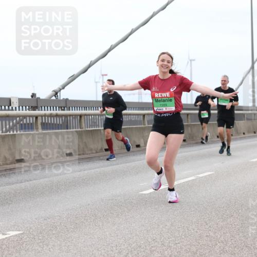 03.10.2025 - Köhlbrandbrückenlauf Lena Gebhardt http://msf.ph/oto/9201804 03.10.2025 15:47:02 Position 2 7203 meine-sportfotos.de
