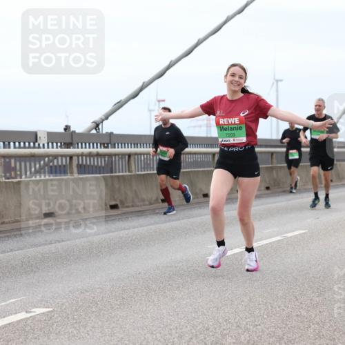 03.10.2025 - Köhlbrandbrückenlauf Lena Gebhardt http://msf.ph/oto/9201805 03.10.2025 15:47:02 Position 2 7203 meine-sportfotos.de