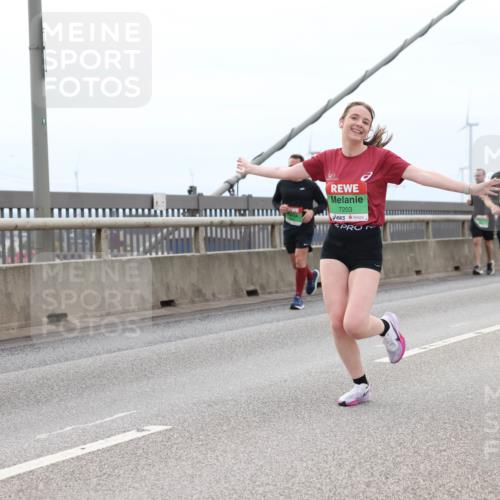03.10.2025 - Köhlbrandbrückenlauf Lena Gebhardt http://msf.ph/oto/9201806 03.10.2025 15:47:02 Position 2 7203 meine-sportfotos.de