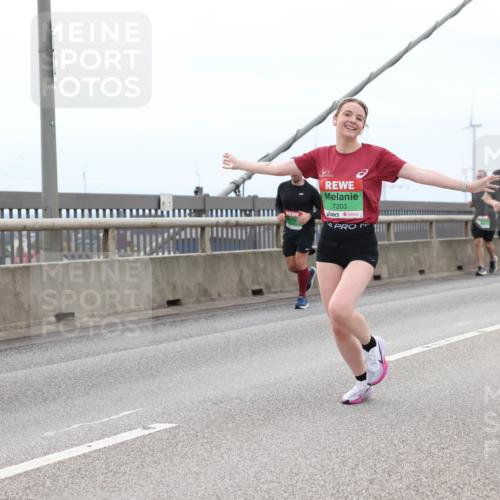 03.10.2025 - Köhlbrandbrückenlauf Lena Gebhardt http://msf.ph/oto/9201807 03.10.2025 15:47:02 Position 2 7203 meine-sportfotos.de