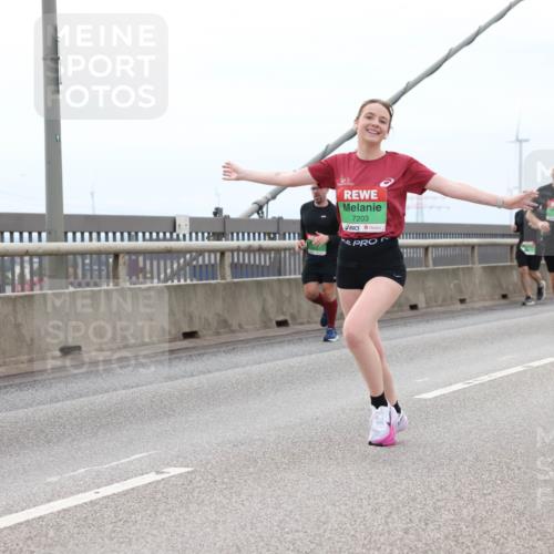 03.10.2025 - Köhlbrandbrückenlauf Lena Gebhardt http://msf.ph/oto/9201808 03.10.2025 15:47:02 Position 2 7203 meine-sportfotos.de
